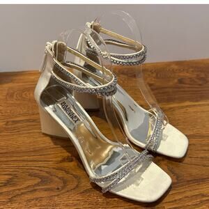 Badgley Mischka Women’s Lilllie Satin Rhinestone Heels White Size 7.5 Elegant